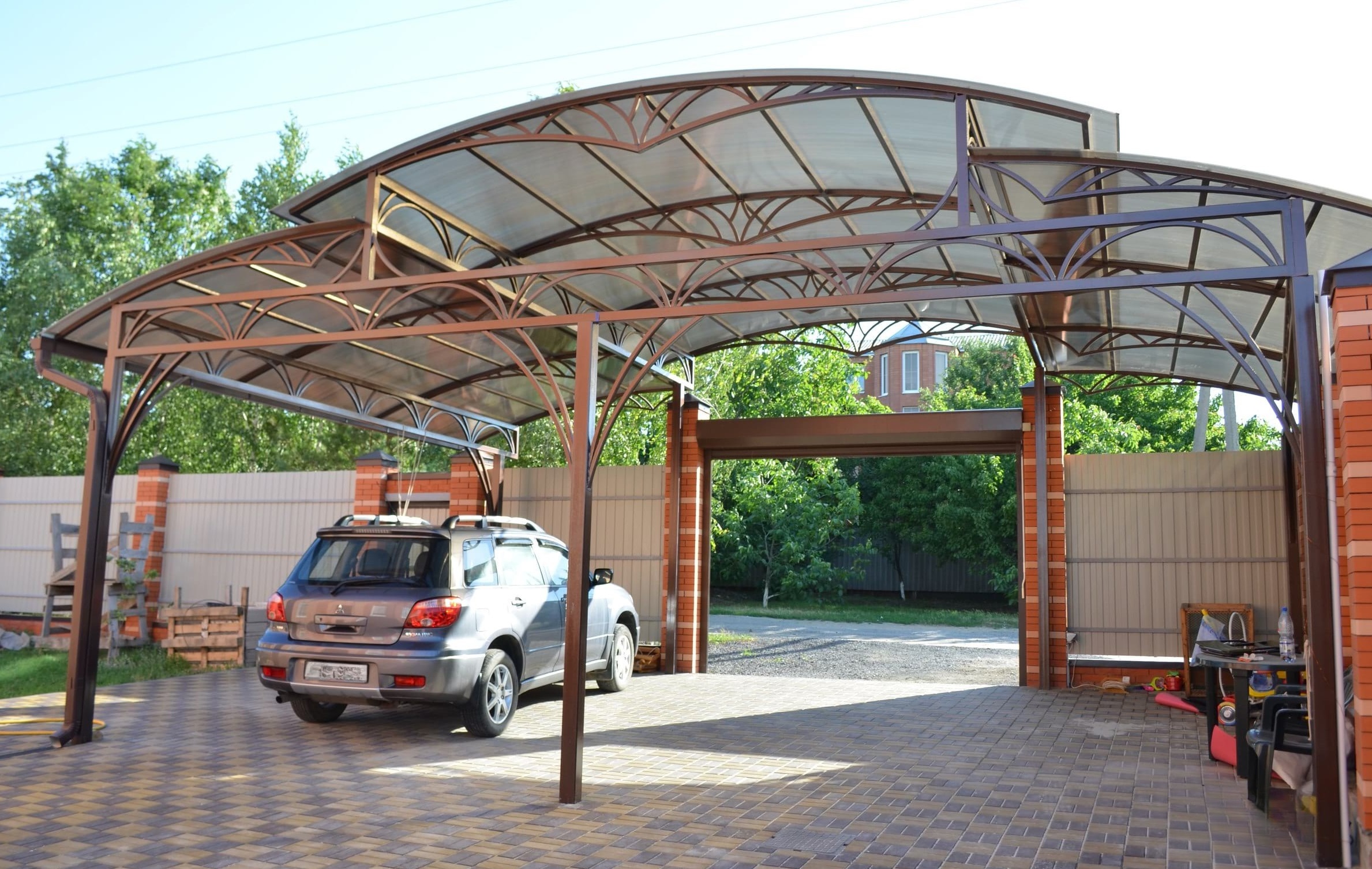 Навес для двух автомобилей 6,5*8*2,2 м из поликарбоната