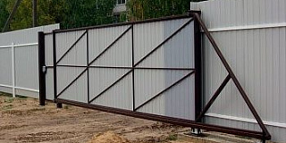 Откатные ворота на винтовых сваях